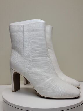 JC SARLA NEW IN BOX WHITE LIZARD EMBOSSED BOOTIE Sz 9.5